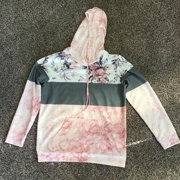 Exclusive Tops - Super Cute “Exclusive” Lightweight Hoodie sweatshirt Sz L